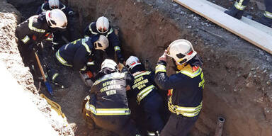 Arbeiter in Baugrube versch&uuml;ttet