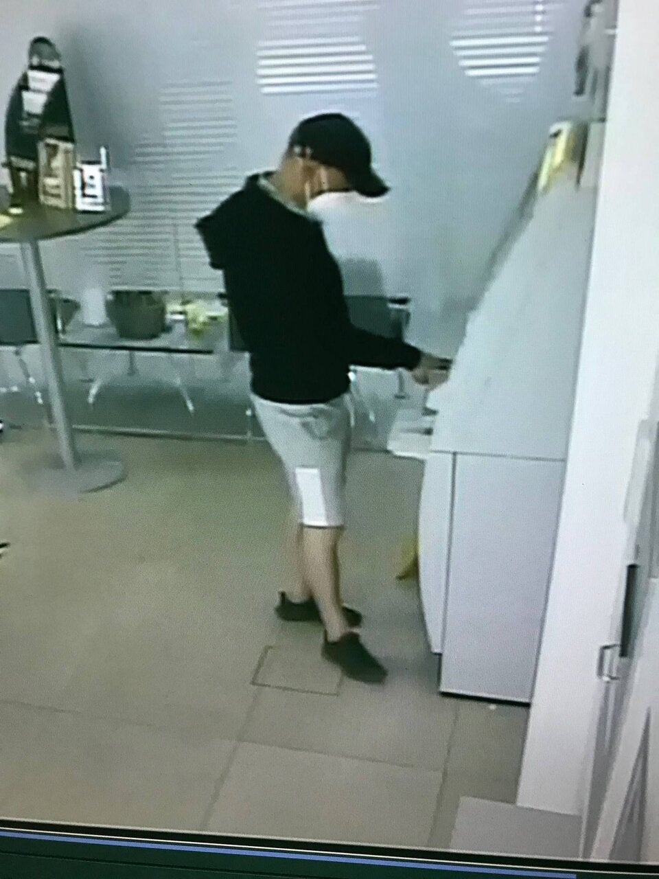 Diebstahl: Polizei sucht diesen Mann