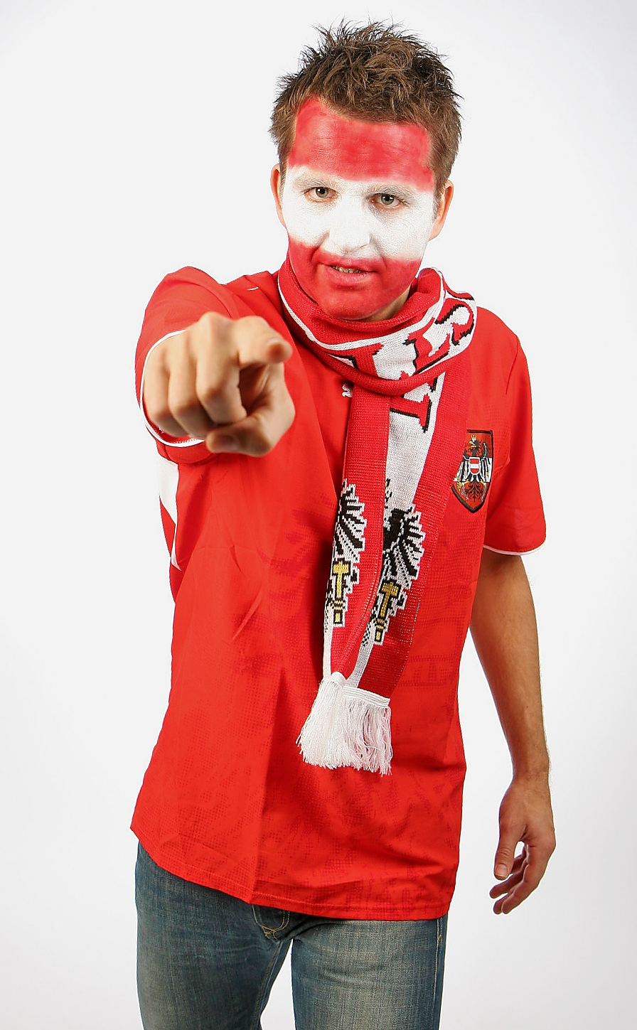 FRÖNK über unsere neue WM-Hymne: „Will mich nicht an Fendrich messen!“