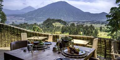 Fr&uuml;hst&uuml;ck mit Aussicht in der Bisate Lodge