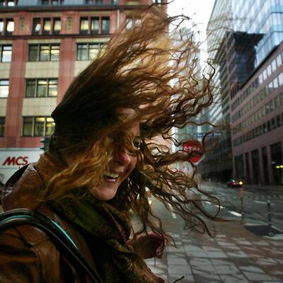 23:55 Zirkuszelt stürzt ein