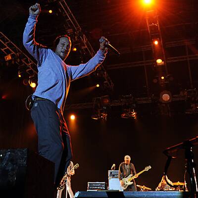 Rihanna - Queen of Downloads