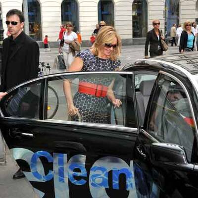 Kim Cattrall beim Einkaufsbummel in der Innenstadt