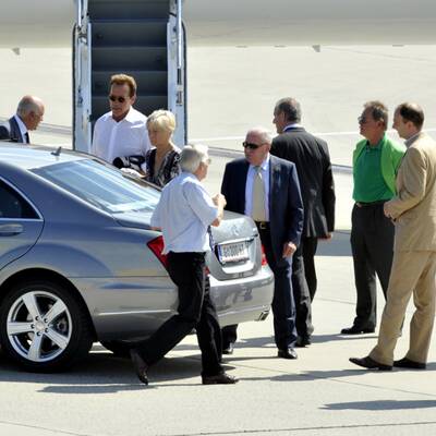 Arnold Schwarzenegger in Wien gelandet