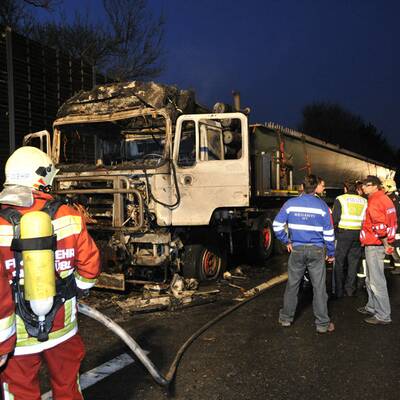 Tank von Lkw explodiert