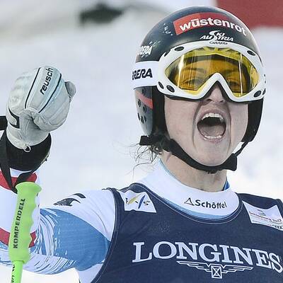 Die Bilder der Damen-Superkombi