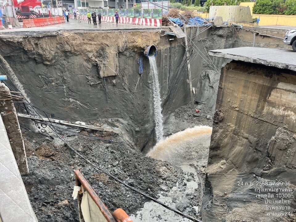 Gigantischer Krater in Bangkok: Straße stürzt 50 Meter tief ein