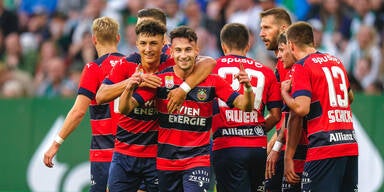 Rapid fixiert Aufstieg mit Doppelschlag