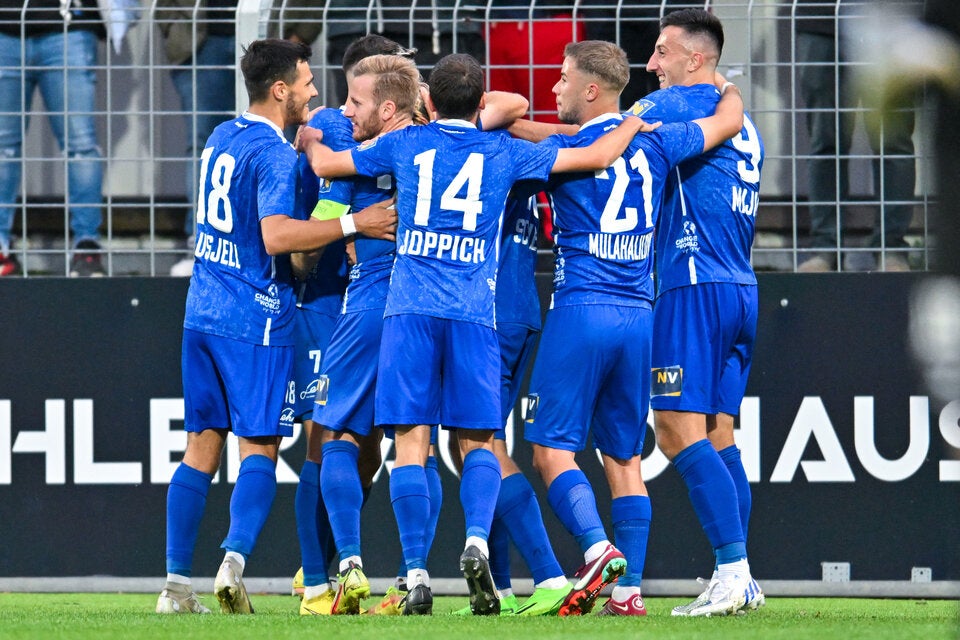 Amstetten verteidigt Tabellenführung