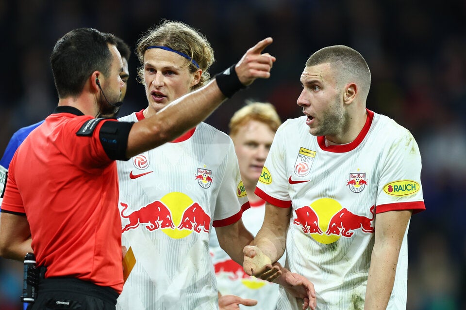 Nachspielzeit im Bundesliga-Hit lässt die Wogen hochgehen