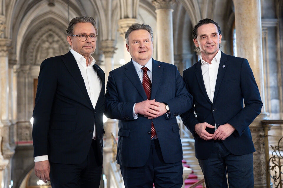 Von links: Rapid-Präsident Wrabetz, Bürgermeister Ludwig und Austria-Boss Gollowitzer vor dem 344. Wiener Derby. 