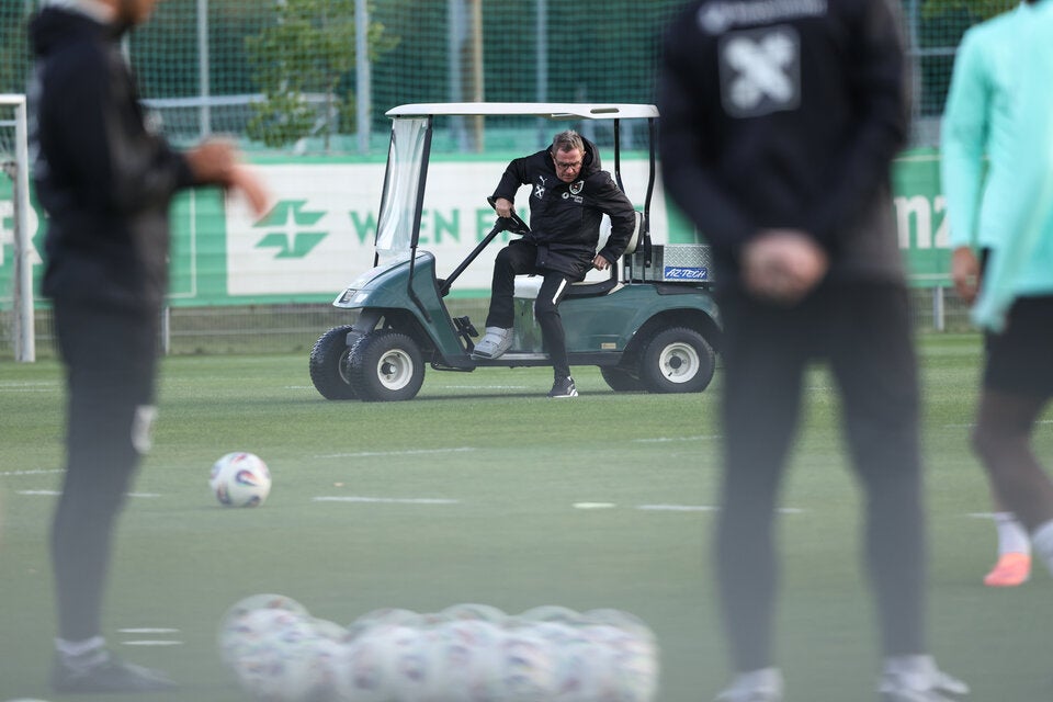Comeback mit Mini-Truppe: Rangnick startet mit acht Mann