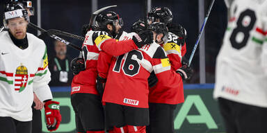 Eishockey-Team jubelt &uuml;ber Klassenerhalt