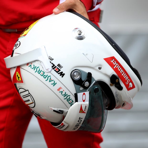 Vettel-Angriff mit neuem Wunder-Helm