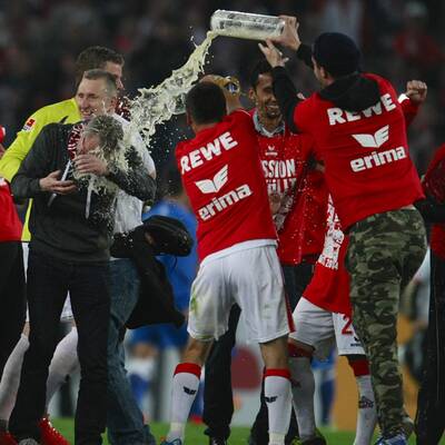 So wild feiert Stöger-Klub Köln den Aufstieg