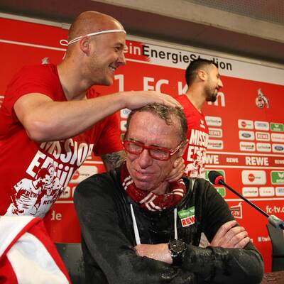 So wild feiert Stöger-Klub Köln den Aufstieg