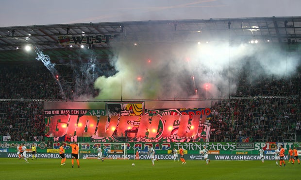 Rapid-Ultras: Aufregung um Schubhaft-Plakat