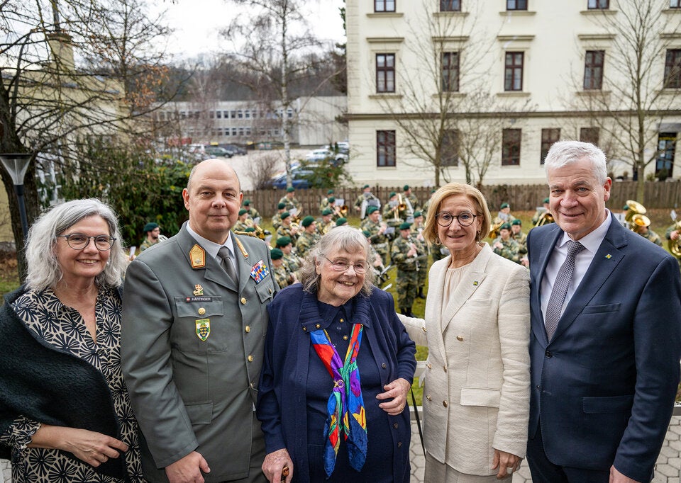 Blau-gelbe Sicherheitsfamilie gratuliert NÖ Militärkommandant zum 60. Geburtstag