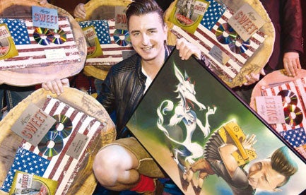 Gabalier feiert mit Sekt & Family