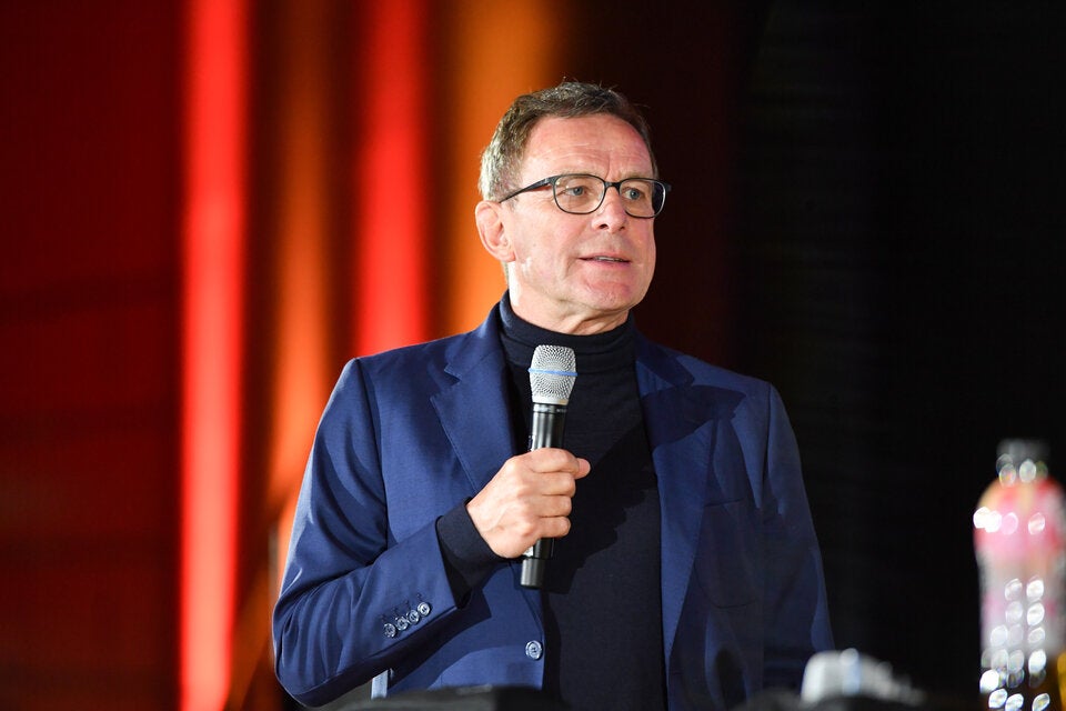 Ralf Rangnick mit Franz-Beckenbauer-Witwe bei Ehrung in München