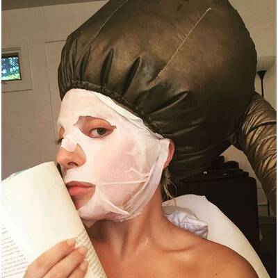 Masken-Mädels - Erkennen Sie diese Promidamen? 