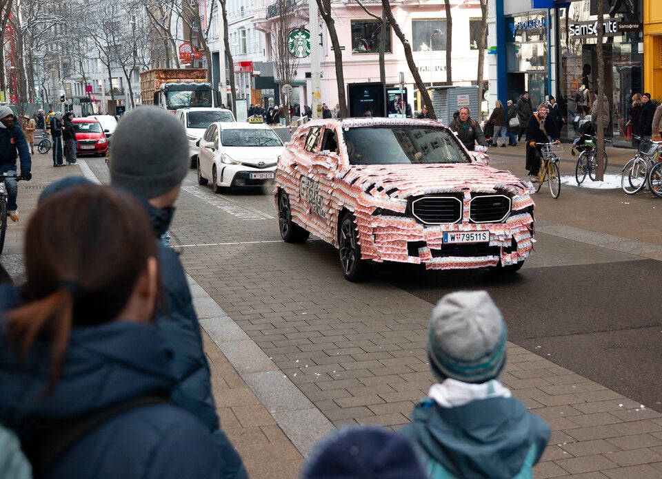 Spektakulärer Geldregen: Influencer verteilt 10.000 Euro auf der Mahü