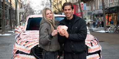 Spektakul&auml;rer Geldregen: Influencer verteilt 10.000 Euro auf der Mah&uuml;