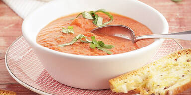 Gazpacho mit Brotchips