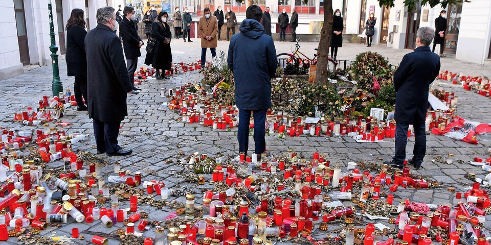 Kerzen entfernt: Gedenkstein für Terroropfer folgt