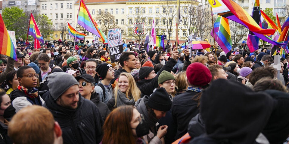 Eskalation bei Demo: Polizei setzt Pfefferspray ein