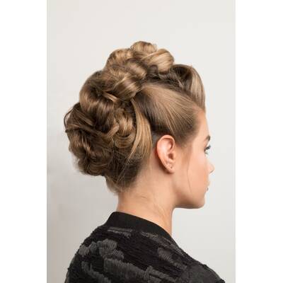 Dirndl-Frisuren Step by Step