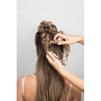 Dirndl-Frisuren Step by Step