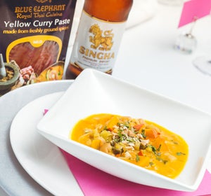 blue elephant / Philipp Lipiarski