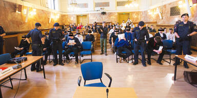 Mafia-Bande auf  der Anklagebank