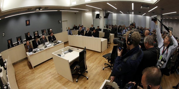 Breivik: Er lacht. Er weint. Er höhnt.