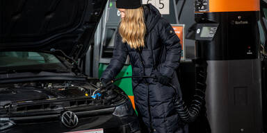 Scheibenreiniger aus der Zapfs&auml;ule tanken