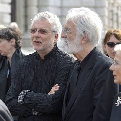 Familie, Freunde und Kollegen erweisen Gert Voss die letzte Ehre.