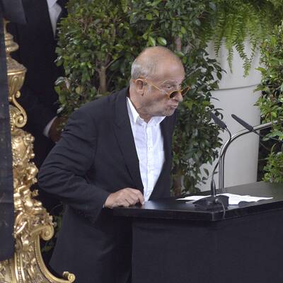 Familie, Freunde und Kollegen erweisen Gert Voss die letzte Ehre.