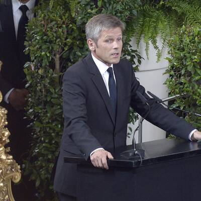 Familie, Freunde und Kollegen erweisen Gert Voss die letzte Ehre.