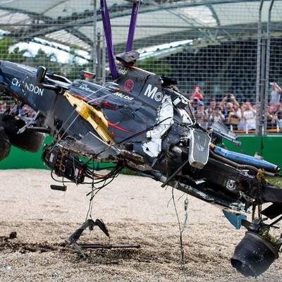 Die Bilder zum Alonso-Crash in Australien