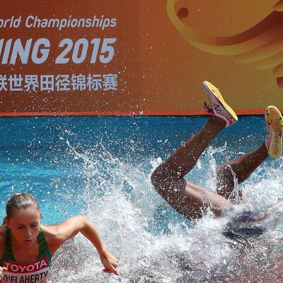 Welt lacht über Hindernis-Läuferin