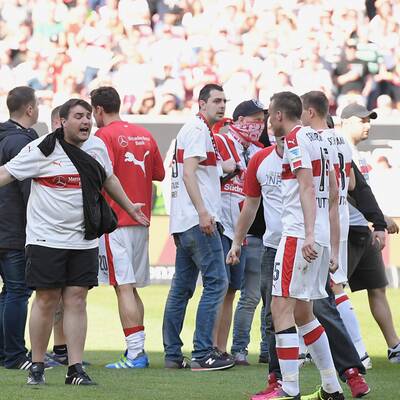 Die Bilder zum Platzsturm der VfB-Fans