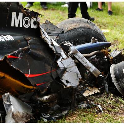 Die Bilder zum Alonso-Crash in Australien