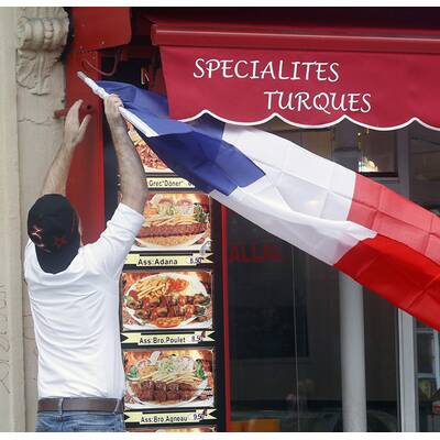 Bewegende Trauerfeier in Paris