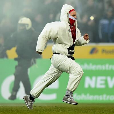 Die Bilder zum Platzsturm in Gladbach