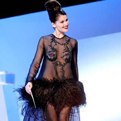 Laetitia Casta zeigt (fast) alles