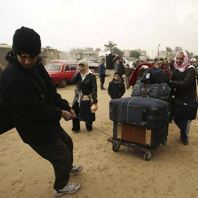 Palästinenser durchbrechen die ägyptische Grenze