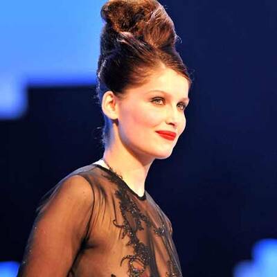 Laetitia Casta zeigt (fast) alles