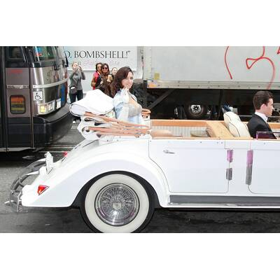 Adriana Lima präsentiert den 