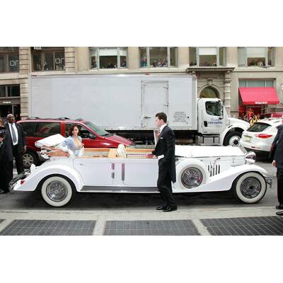 Adriana Lima präsentiert den 